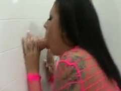 Gloryhole auf Damentoilette